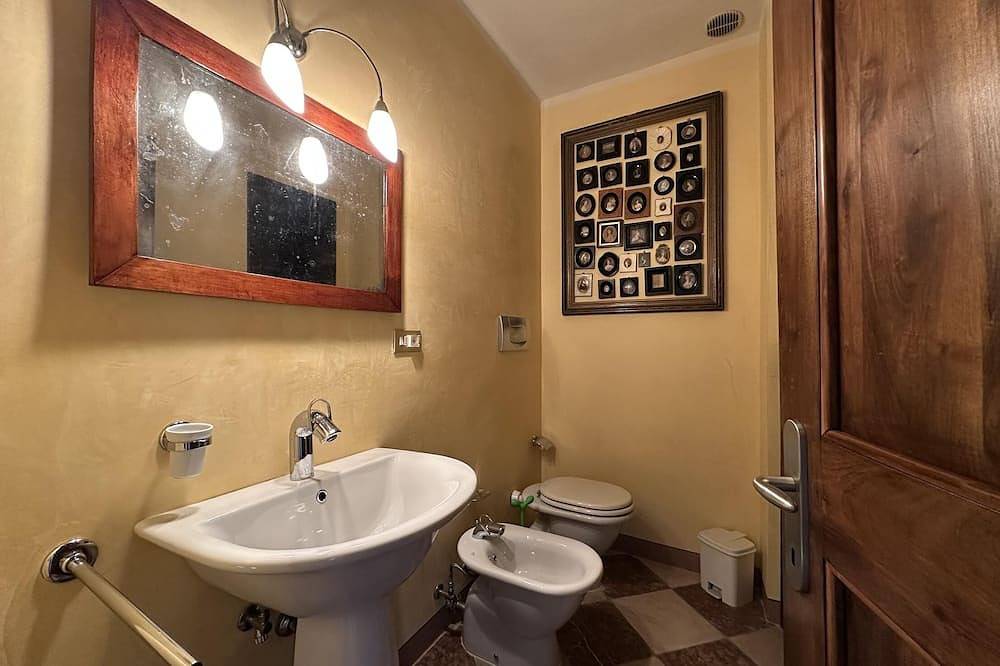 Villa Delia 6 Pax Luxury Country House w/Pool and Bbq near Versilia and 5 Terre in Mulazzo, Val di Magra