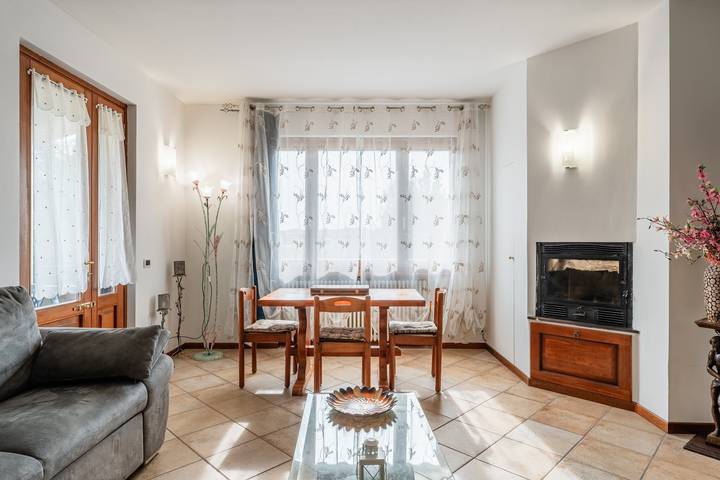 Entire apartment, Apartment 'La Casa Nel Verde' with Private Terrace, Wi-Fi and Air Conditioning in Altopascio, Lucca Province