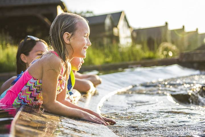 Chalet for 20 people, with pool and balcony as well as hot tub in Table Rock Lake