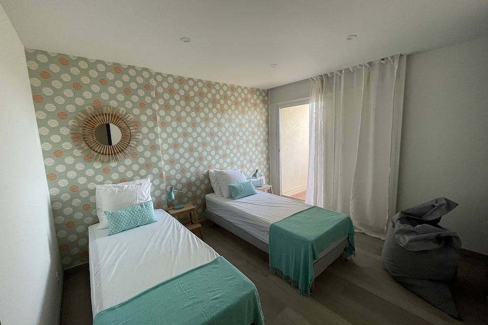 Entire apartment, Spacious T3 with large terrace Sea View in Port Camargue, Le Grau-du-Roi