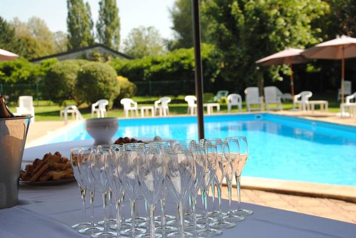 Hôtel pour 3 personnes, avec jardin et piscine à Sauvigny-le-Bois - 2