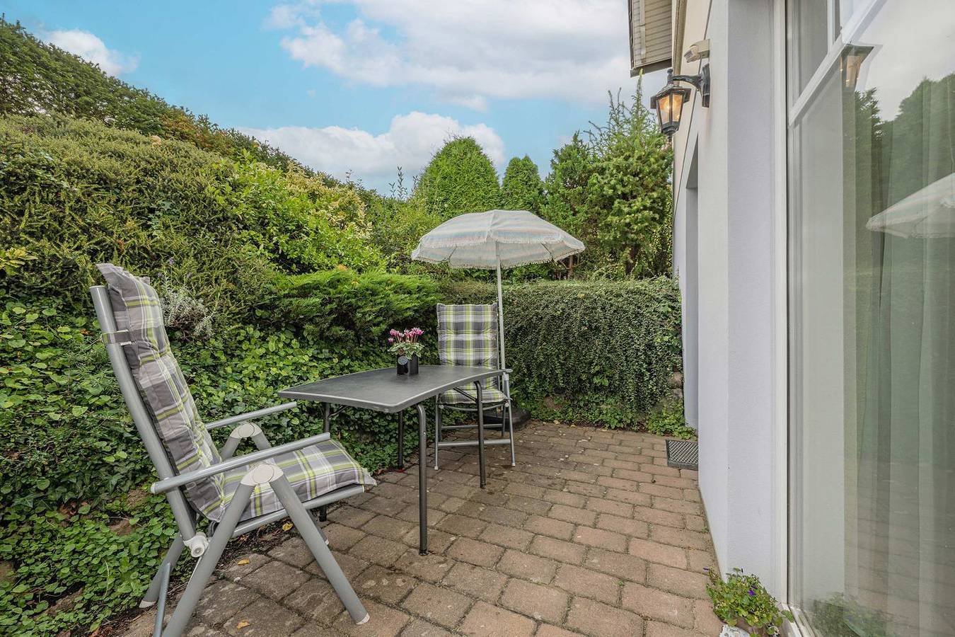Ganze Wohnung, Gemütliche Ferienwohnung mit Terrasse, nur 600 m vom Ostseestrand entfernt in Drei Kaiserbäder, Heringsdorf
