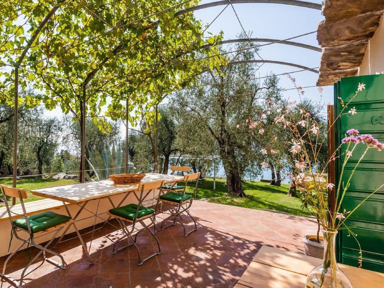 Rustiko-Landhaus mit Infinity-Pool und Seeblick in Malcesine, Gardasee-Berge