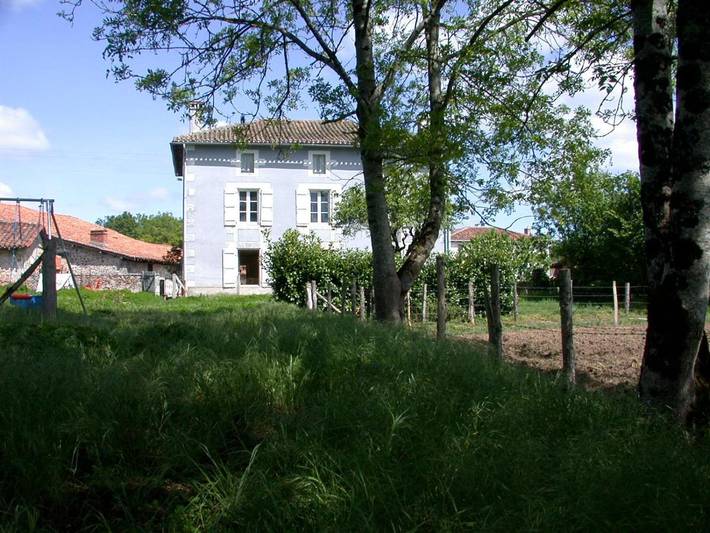 Cottage pour 2 personnes, avec vue et jardin, animaux acceptés à Exideuil