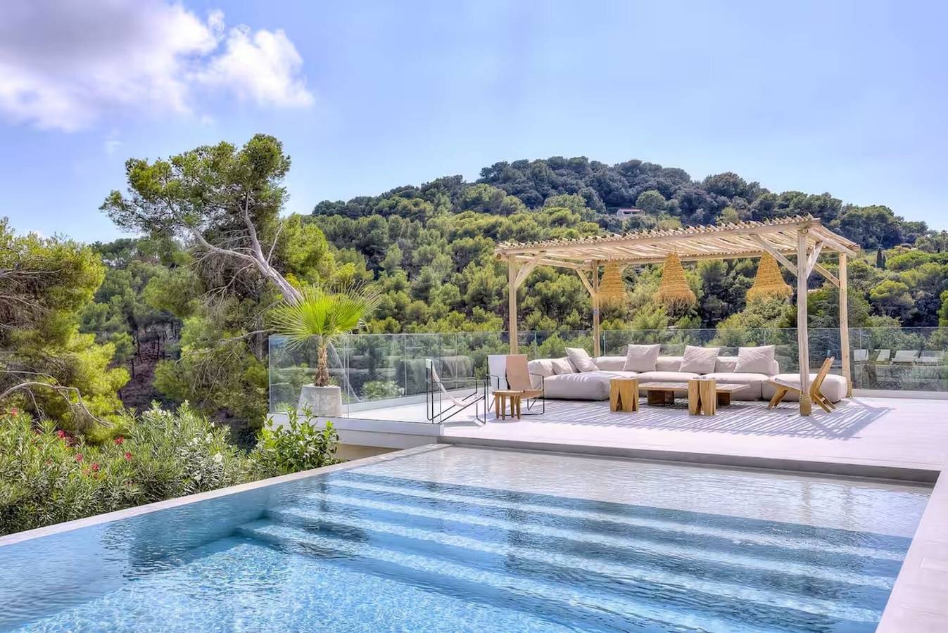 Villa « Éden Privé, Piscine, 12 min Cannes » avec vue montagne, Wi-Fi et climatisation in Vallauris, Côte méditerranéenne (France)