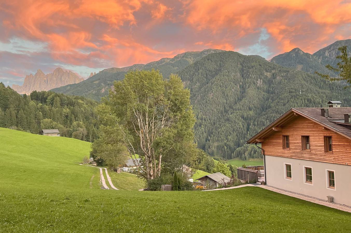 Geheel appartement, Valentin36 Apartment Ritten met Wi-Fi en balkon in San Valentino (Funes), Villnöß