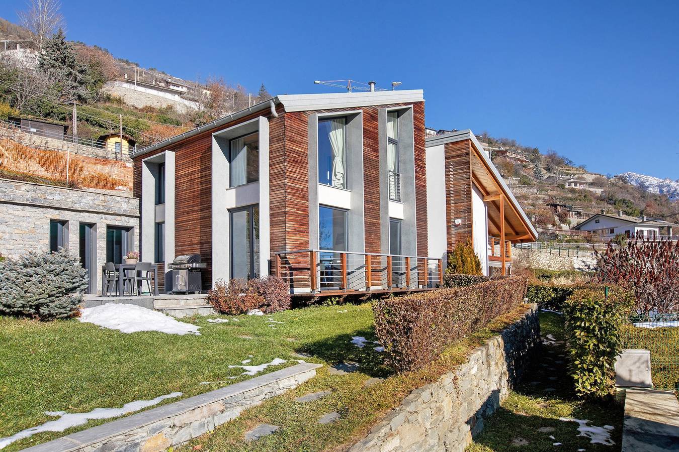 Villa 'La Maison Du Renard' with Mountain View, Wi-Fi and Air Conditioning in Comune di Sarre, Wallisian Alps