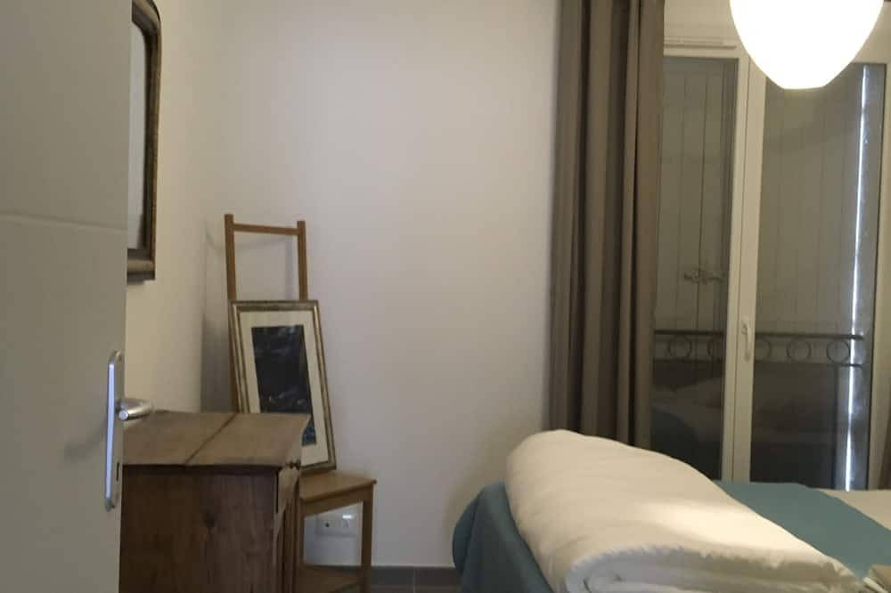 Apartamento entero, Joli Appartement Avec Terrasse à Villelaure in Villelaure, Parque natural regional del Luberon