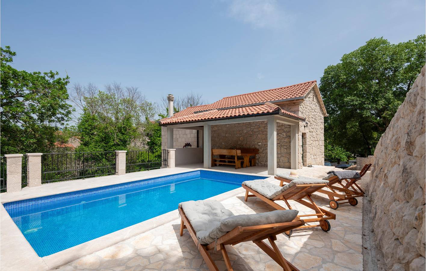 Gemütliche 170 m² große Wohnung mit Pool, WLAN und in der Nähe des Flusses Matica in Imotski, Makarska Riviera