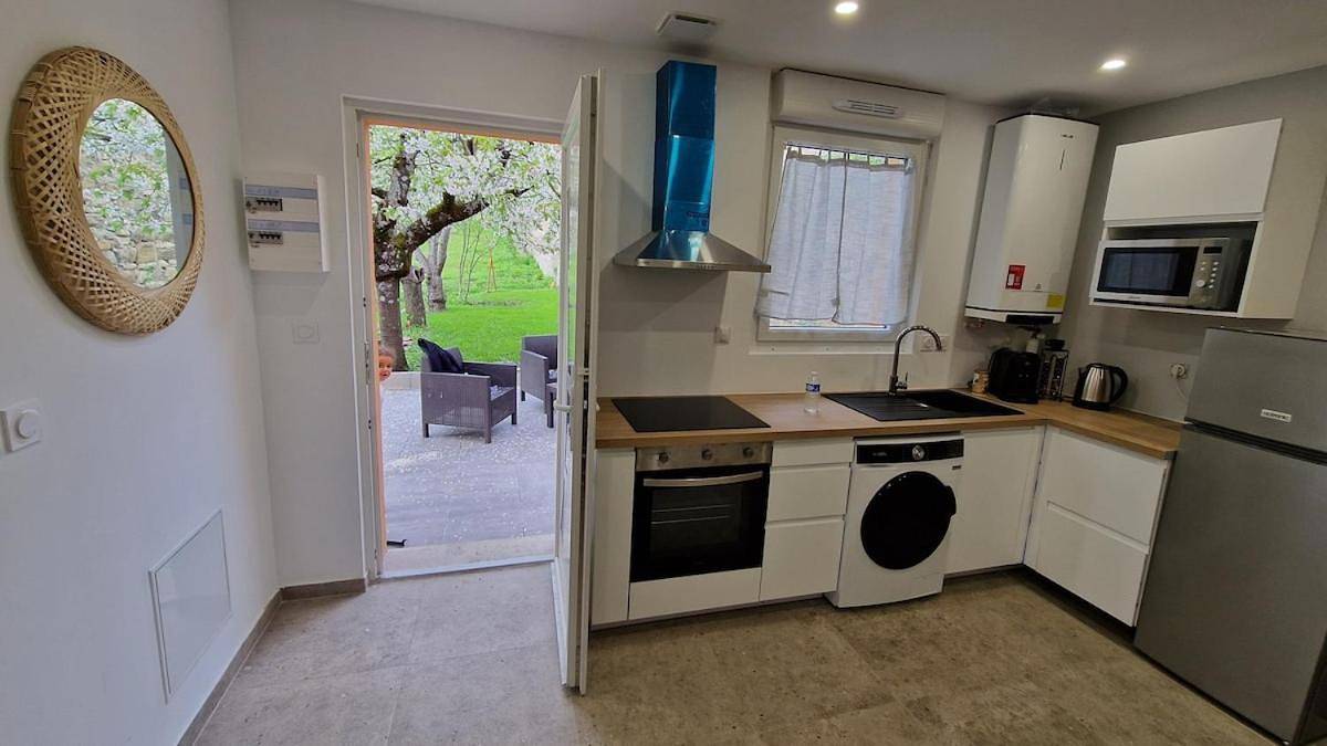 Appartement entier, One-Bedroom Apartment in Saint-Priest-en-Jarez, Loire