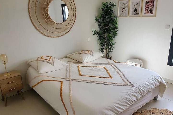 Location de vacances pour 6 personnes, avec jardin à La Fare-les-Oliviers - 2