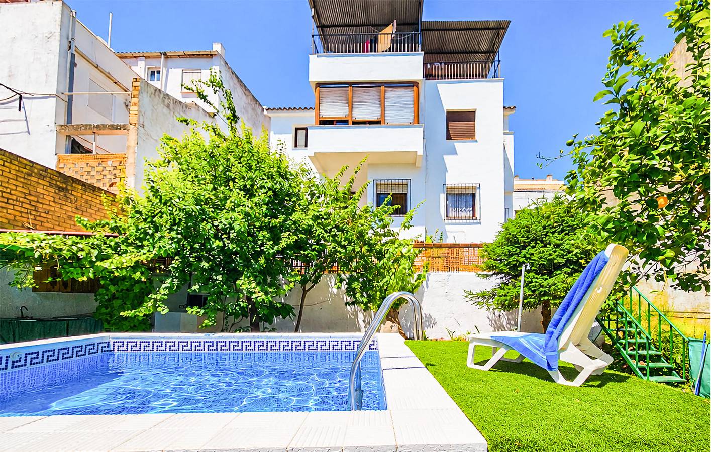 Encantador apartamento de 2 dormitorios con piscina, wifi, cerca del centro de la ciudad y de los restaurantes in Prado del Rey, Pueblos Blancos