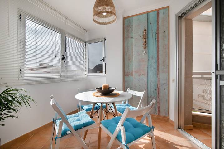 Apartamento inteiro, Apartamento de férias 'Ap Jarea Playa Sardina' com piscina partilhada, varanda e Wi-Fi in Sardina del Norte, Gáldar
