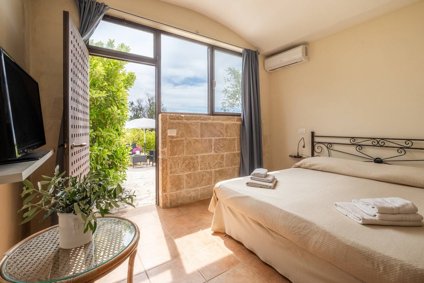 Habitación 'Residenze Uliveto - Residenza 8' con piscina compartida, terraza privada y aire acondicionado in Nardò (municipio), Golfo de Tarento