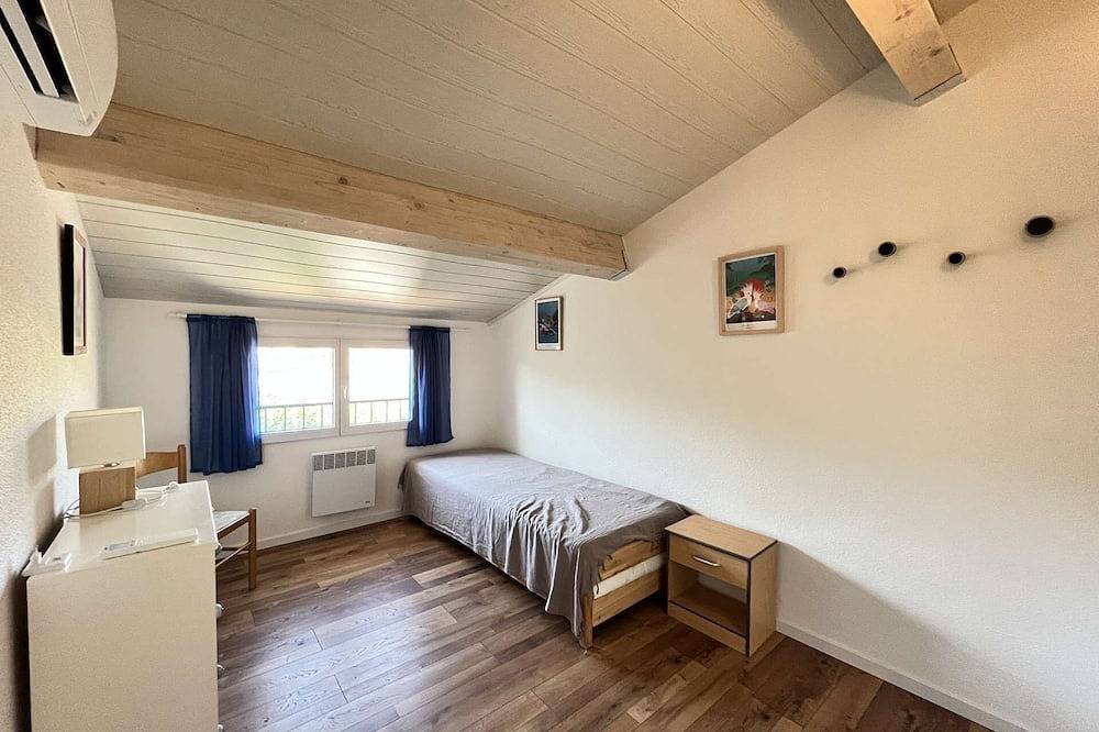 Lovely spacious corner villa, 4 bedrooms with Airco,for 10 people, secured residence with pool,... in Portiragnes Plage, Portiragnes