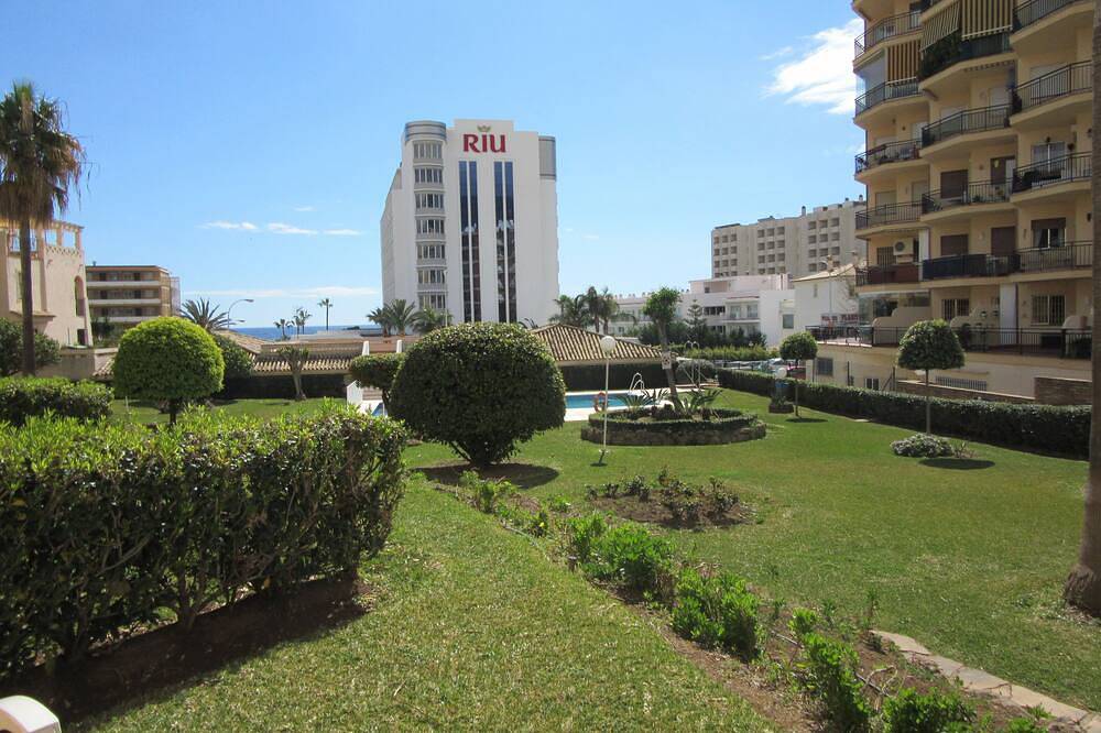 Entire apartment, Apartment In Playa De La Carihuela in La Carihuela, Torremolinos