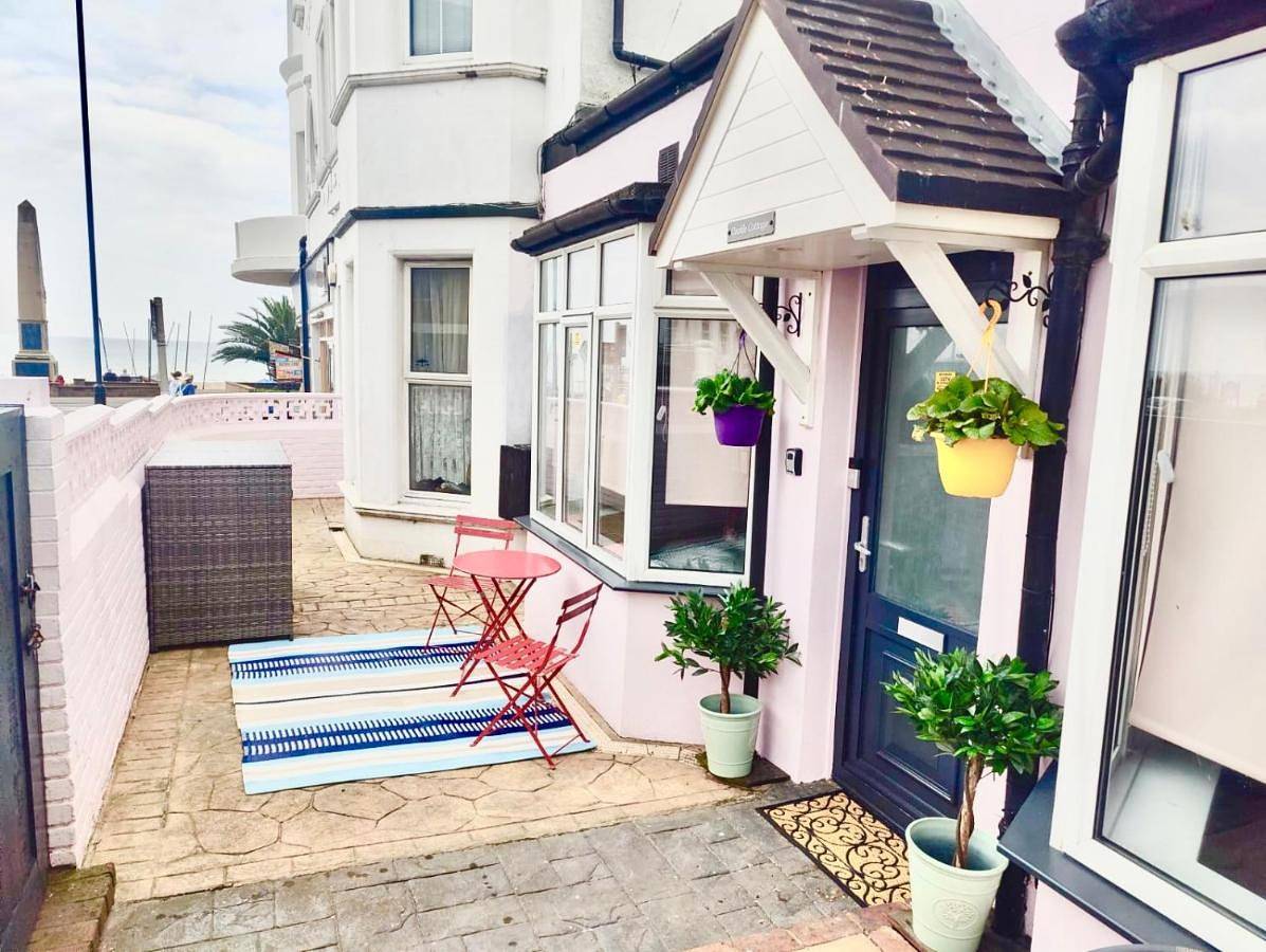 Bexhill Beautiful Sea Front Bungalow in Bexhill, East Sussex