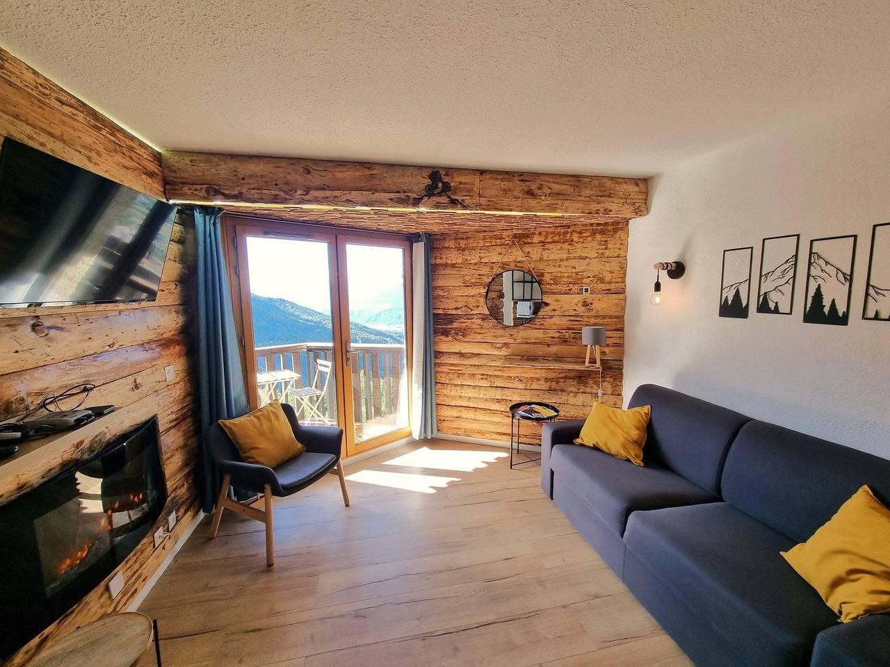 Entire studio, La Résidence les Carlines - Studio sleeping corner 4 people (710) in Les Orres, Écrins National Park