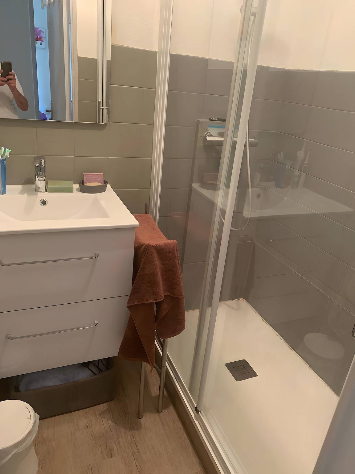 Ganze Wohnung, T2-Apartment in begrüntem Wohnkomplex mit Gemeinschaftspool und Garten in La Coudoulière, Six-Fours les Plages