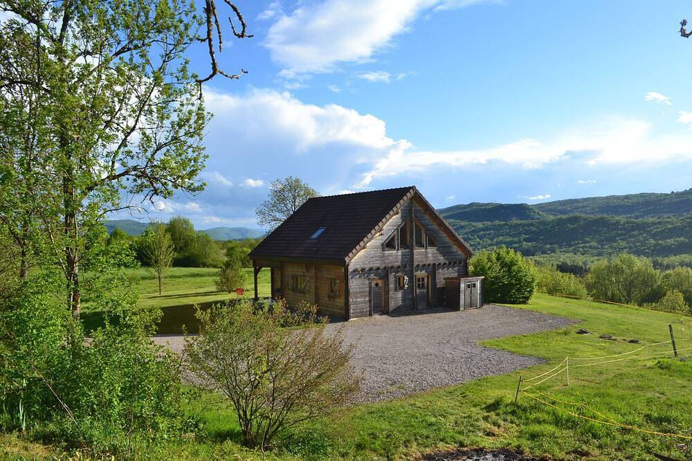 Chalet isolé 180m² plein soleil, avec vue imprenable sur une vallée boisée in Onoz (Jura), Lac de Vouglans