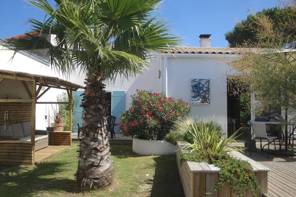 Charming house in a quiet location in Meschers-sur-Gironde, Region de Rochefort