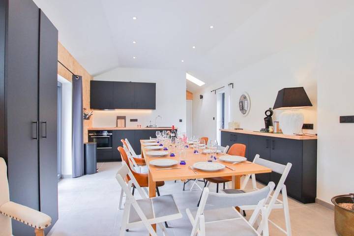 Location de vacances pour 11 personnes, avec piscine ainsi que vue et jardin, animaux acceptés à Gembloux - 2