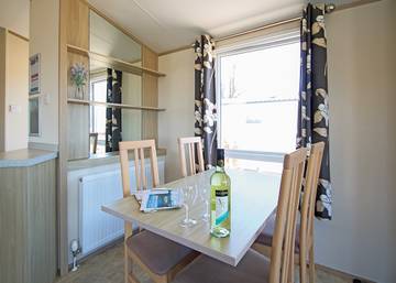 Caravan for 4 People in Swanage, Purbeck Heritage Coast, Photo 3