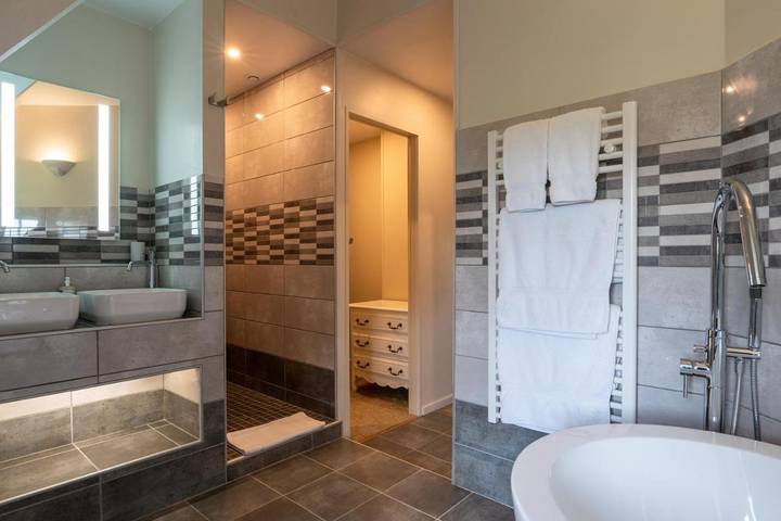 Location de vacances pour 2 personnes, avec jardin ainsi que vue et piscine dans Beaumontois en Périgord - 3