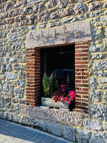 Gîte pour 10 personnes, avec jardin et vue, adapté aux familles à Philippeville