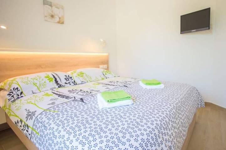 Ganze Wohnung, Top eingerichtete Ferienwohnung mit Pool unweit von Porec in Nova Vas, Porec und Umgebung