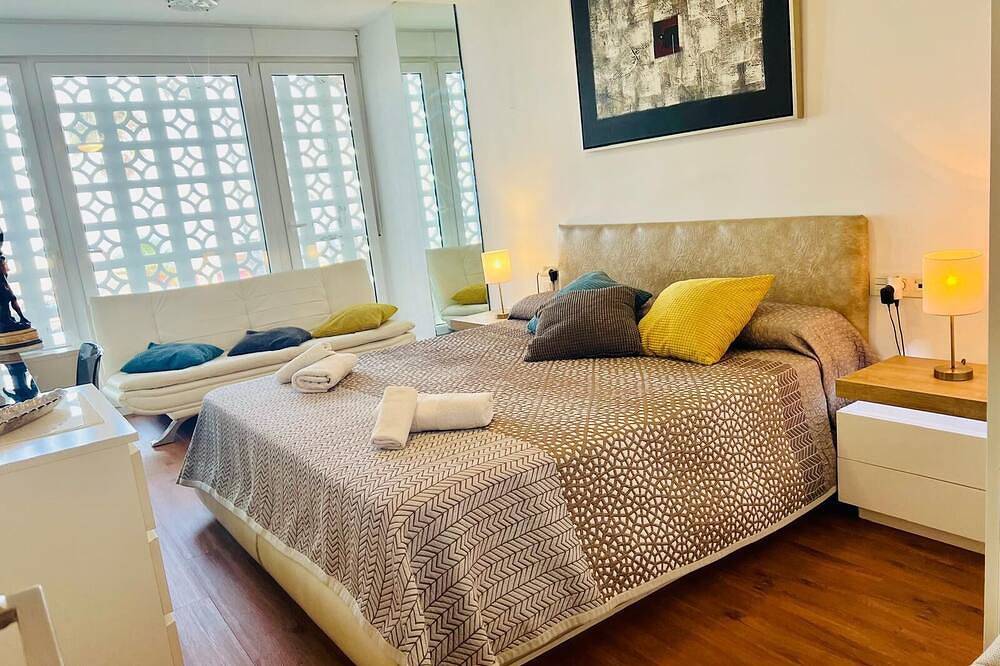 Apartamento entero, Apartamento vistas mar con terraza playa malagueta centro in Málaga Centro, Málaga