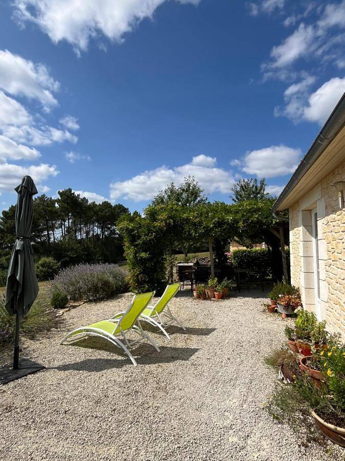Location de vacances pour 6 personnes, avec vue ainsi que piscine et jardin à Tamniès - 4