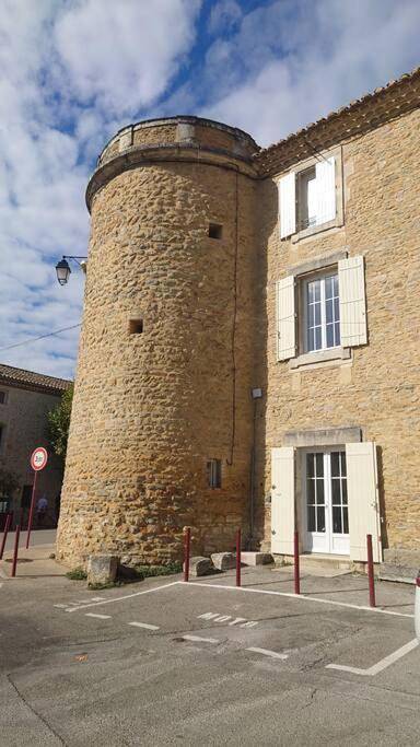 Appartement entier, One-Bedroom Apartment in Connaux, Région de Nîmes