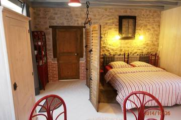 Gîte pour 4 personnes, avec jardin et piscine à Decize