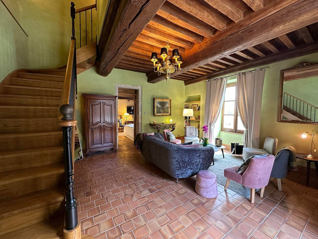 Gîte historique avec confort moderne au cœur de Châteauneuf-en-Auxois, animaux acceptés in Châteauneuf (Côte-d'Or), Région de Beaune