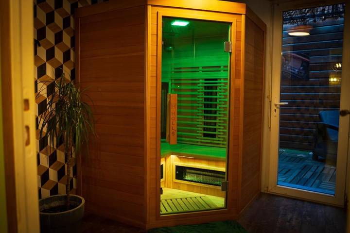Gîte pour 2 personnes, avec sauna ainsi que terrasse et jacuzzi à Mâcon