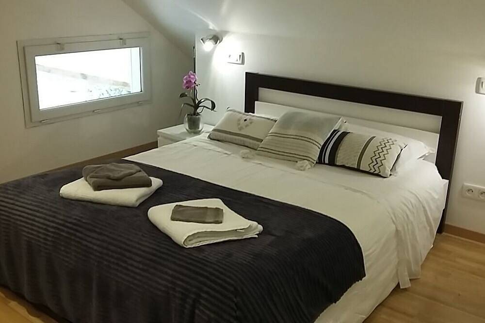 Chambre Familiale avec Salle de Bain Privative et coin cuisine in Saint-Hilaire-de-Riez, Vallée de la Loire