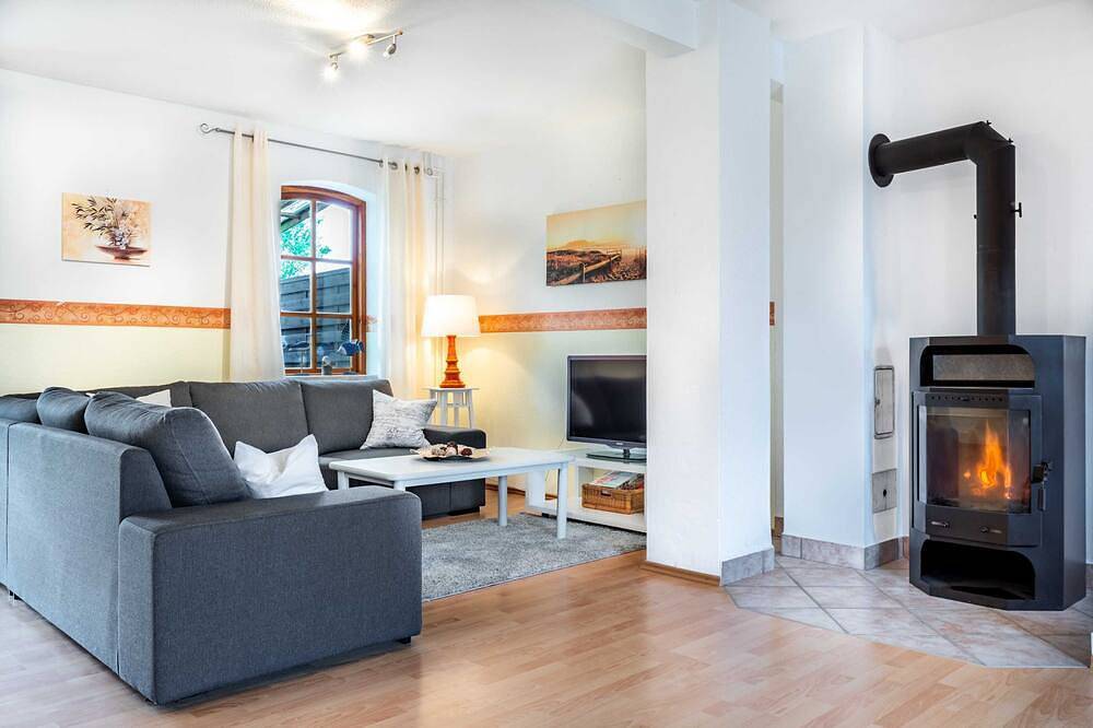 Ganze Wohnung, Nr. 2 - 4 Zimmer Ferienwohnung mit Kamin, Terrasse, Garten - Ostsee Bauernhof in Steffenshagen, Rostock und Umgebung