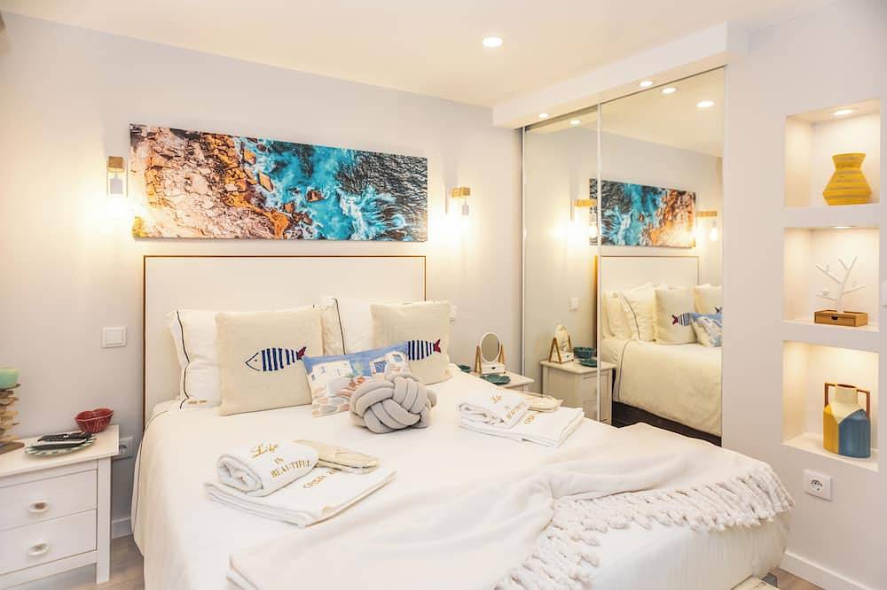 Zen house on the cliffs of Azenhas do Mar in Azenhas do Mar, Costa de Lisboa