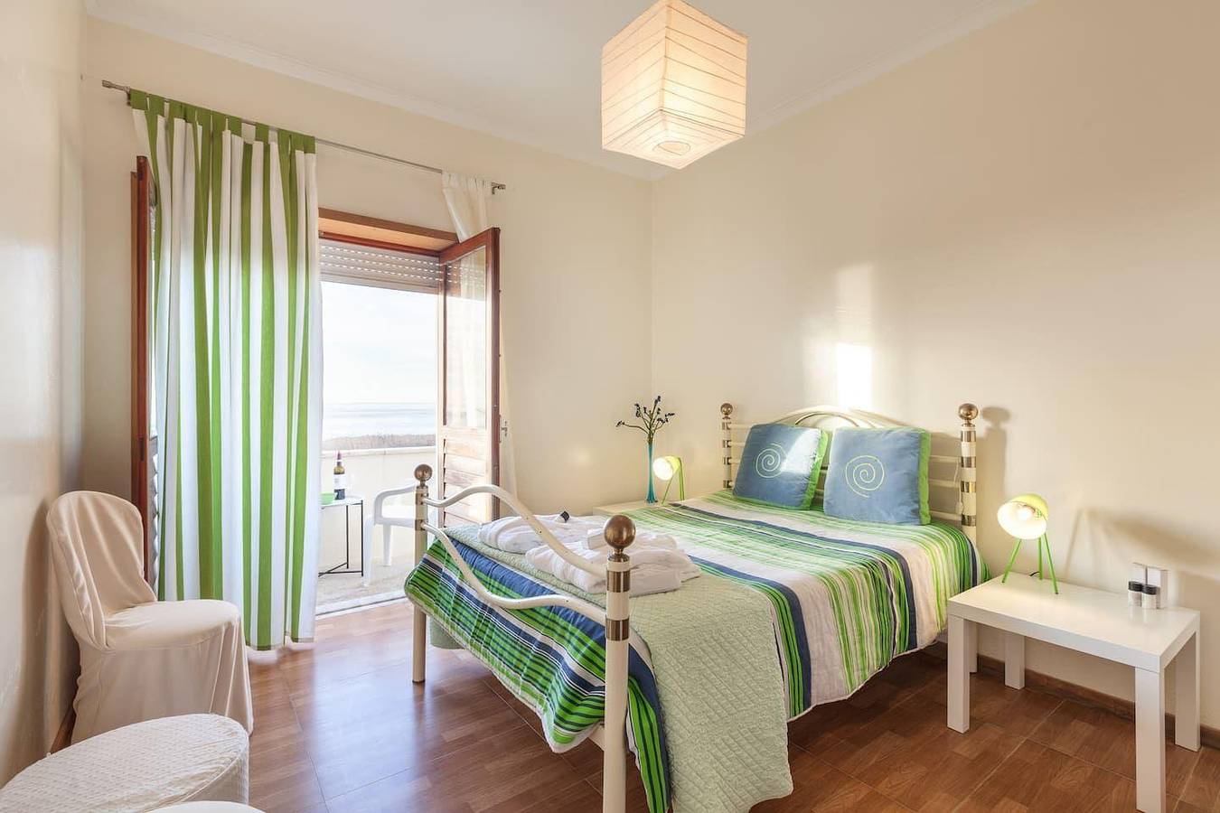 Geheel vakantieappartement, Flat Juste Au-dessus de la Mer 2 in Moledo, Distrito de Viana do Castelo