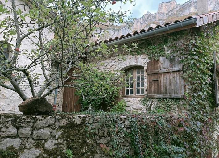 Gîte pour 10 personnes, avec jardin et vue dans Cirque d'Archiane