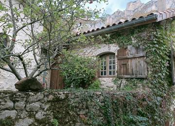 Gîte pour 10 personnes, avec jardin et vue à Treschenu-Creyers