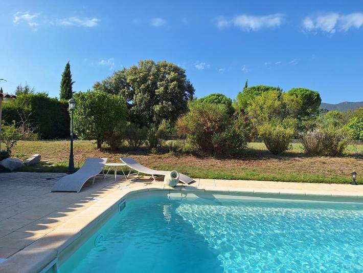 Location de vacances pour 4 personnes, avec vue ainsi que piscine et jardin, animaux acceptés à La Motte-d'Aigues - 2