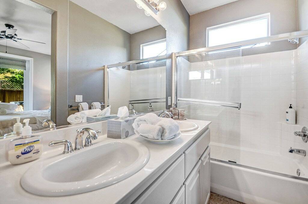 Charming Wine Country Getaway: Cozy Hot Tub, Bbq, & Mini Golf Fun in Santa Rosa, California North Coast