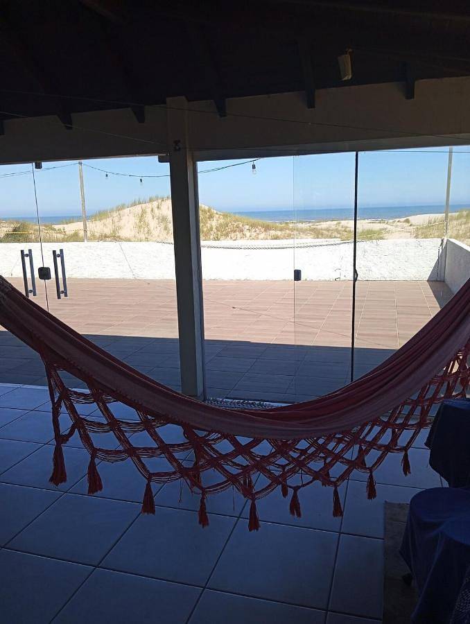 Casas e apartamentos de temporada para 9 pessoas, com balcão e jardim e ainda vista em Jaguaruna