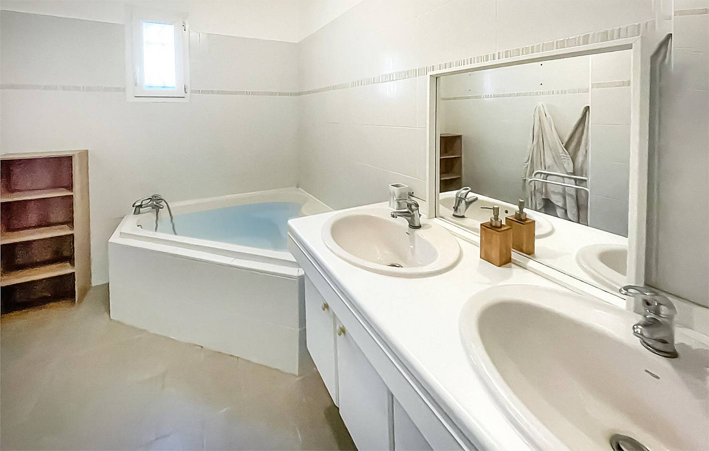 Appartement confortable à 700m du centre ville de La Roquebrussanne in La Roquebrussanne, Région de Brignoles
