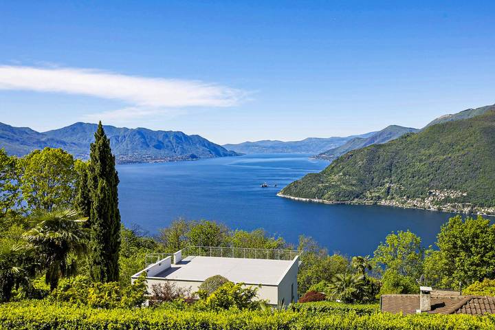 Ferienhaus für 4 Personen, mit Whirlpool und Terrasse sowie Garten und Sauna in Maccagno con Pino e Veddasca