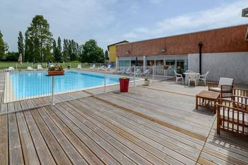 Gîte pour 6 personnes, avec piscine dans Base de loisirs d'Aiguelèze
