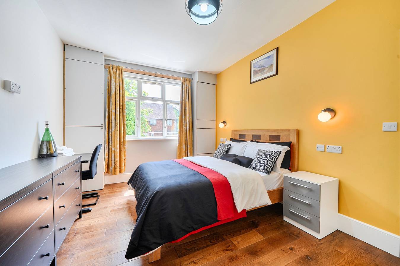 2 Bedroom Bungalo - Free Parking, Wifi & Garden in Wolverhampton, Birmingham Area