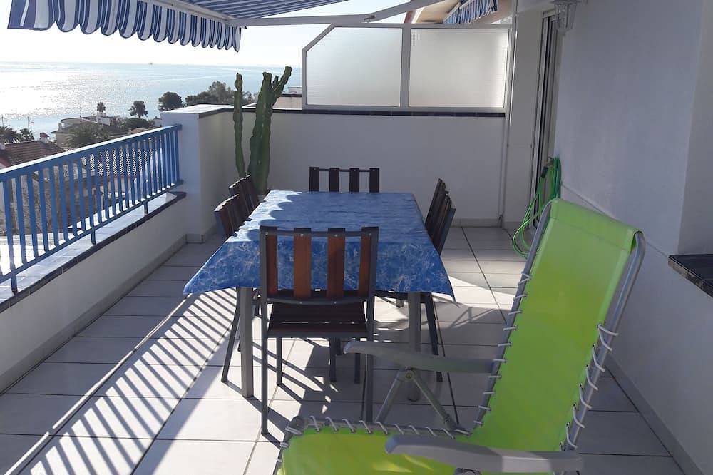 Apartamento entero, Impresionantes vistas al mar y al puerto, Wifi Gratuito, Aire Acondicionado, max 4 Personas in Tierras del Ebro, Costa Dorada